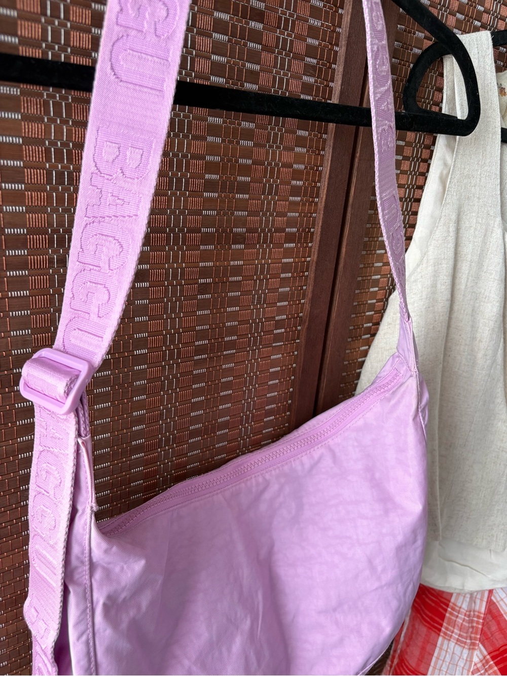 SOLD BAGGU Medium Crescent in Peony - Picture 4 of 6